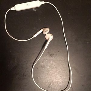 wireless earphones